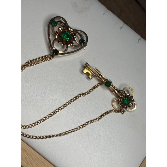 Vintage LINC 1/20 12KGF 1Heart & Key Brooch With Green Gemstones - Picture 10 of 11